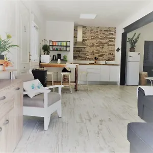 https://la-casita-de-juanila-suerte.in-canary-islands.com